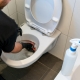 Toilet schoonmaken met Non Cal Gel Fresh van Mega Cleaning